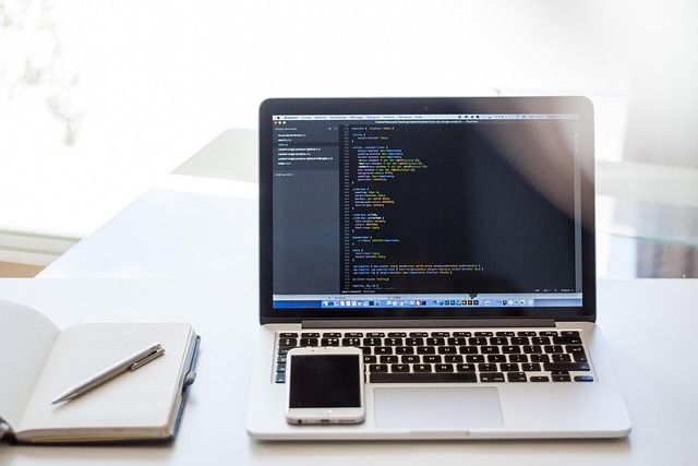 Outsourcing IT - jak może przejąć twoje problemy z technologią?